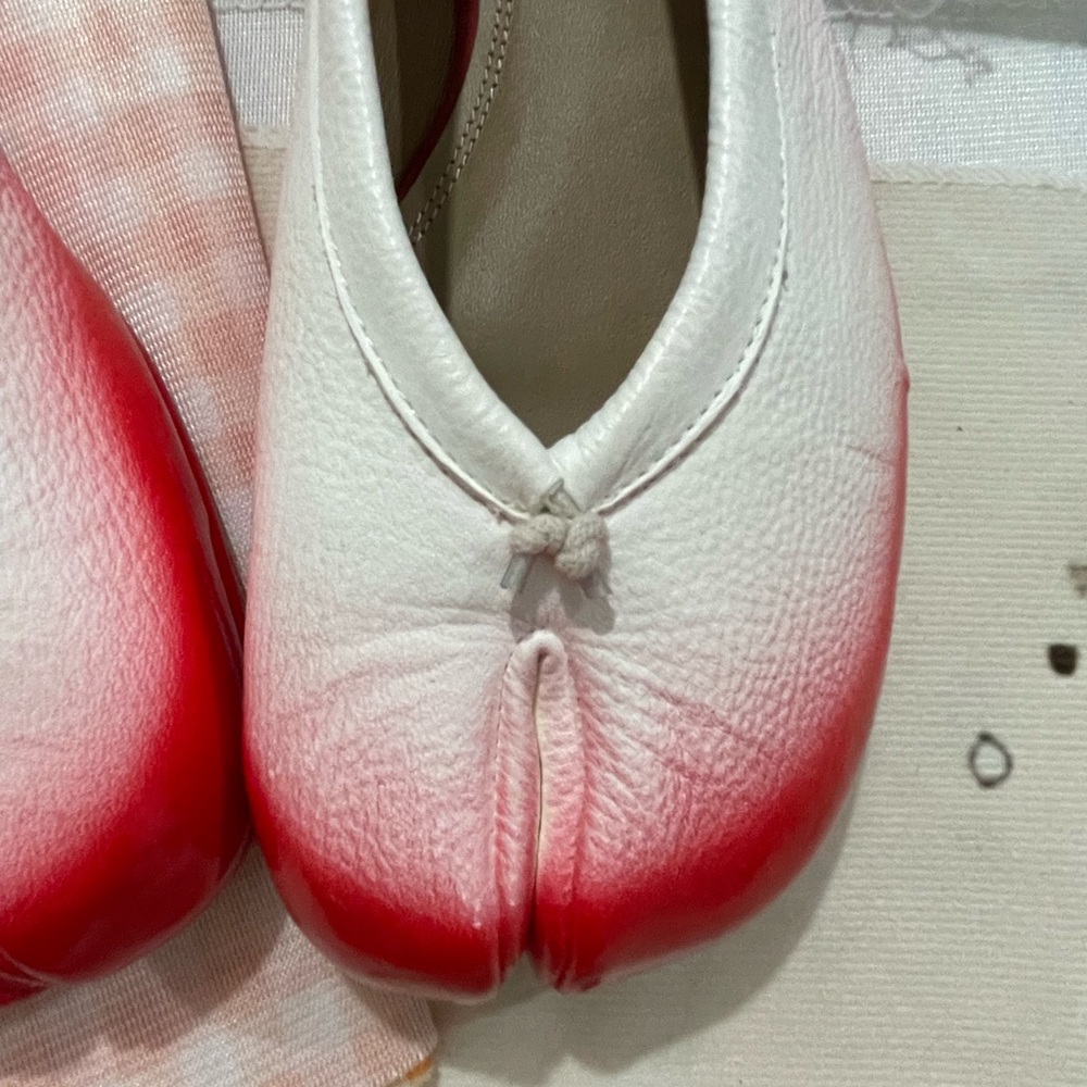 Maison Martin Margiela White-to-Pink Dip Tabi Ballet Flats - Picture 2 of 11
